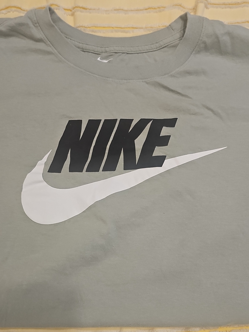 Nike Men's Grey Logo T-Shirt - Picture 5 of 5